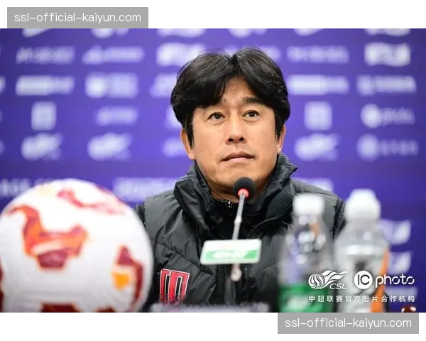 成都蓉城赛前训练曝光极致高位压迫，徐正源强调前场丢球后三秒反抢原则